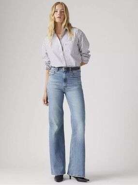 Levi’s maximum story, medium wash RIBCAGE BELL WOMEN'S JEANS 31